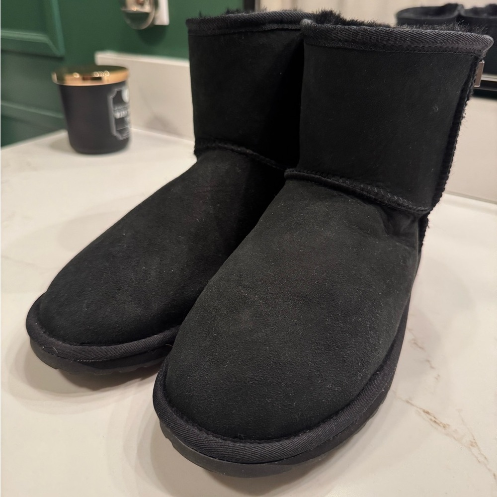 Emu Short Sheepskin (Ugg Lookalike) Black Boots